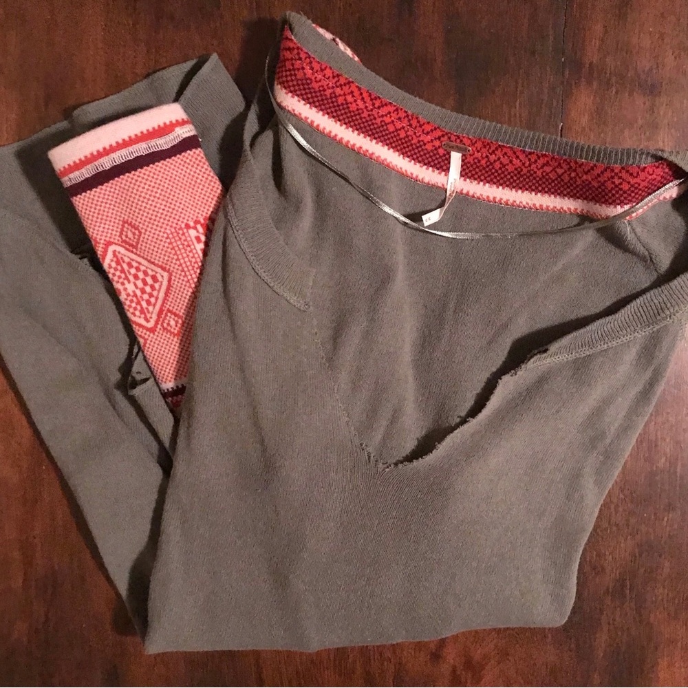 FreePeople women’s knit/heavy weight top.
